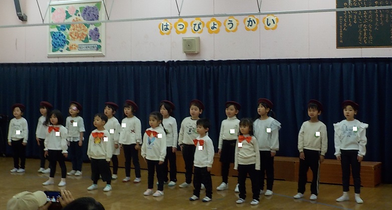 生活発表会最後のプログラムは園児全員による歌でした。